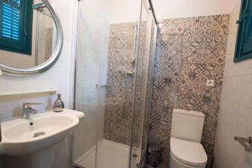 تختخواب و صبحانه Hostal Chic