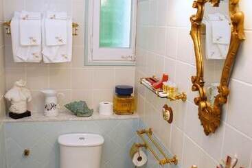 تختخواب و صبحانه Sitges Royal Rooms