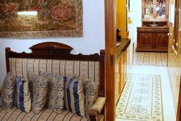 تختخواب و صبحانه Sitges Royal Rooms