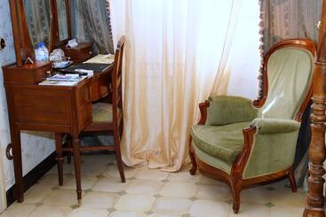 تختخواب و صبحانه Sitges Royal Rooms