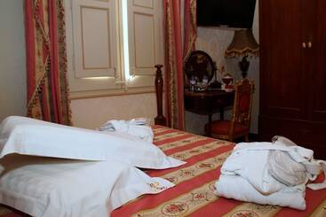 تختخواب و صبحانه Sitges Royal Rooms