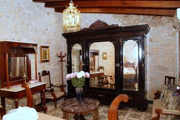 تختخواب و صبحانه Sitges Royal Rooms
