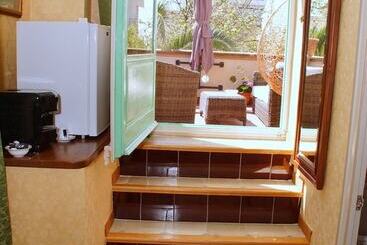 تختخواب و صبحانه Sitges Royal Rooms