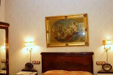 تختخواب و صبحانه Sitges Royal Rooms