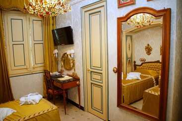 تختخواب و صبحانه Sitges Royal Rooms