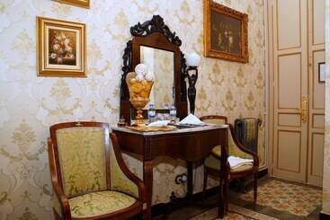 تختخواب و صبحانه Sitges Royal Rooms