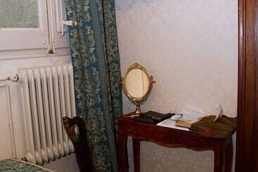 تختخواب و صبحانه Sitges Royal Rooms