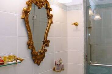 تختخواب و صبحانه Sitges Royal Rooms