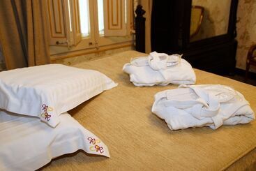 تختخواب و صبحانه Sitges Royal Rooms
