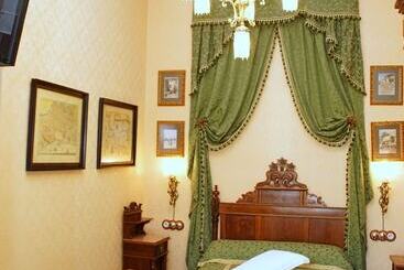 تختخواب و صبحانه Sitges Royal Rooms