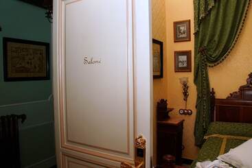 تختخواب و صبحانه Sitges Royal Rooms