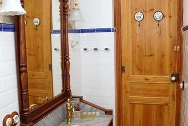 تختخواب و صبحانه Sitges Royal Rooms