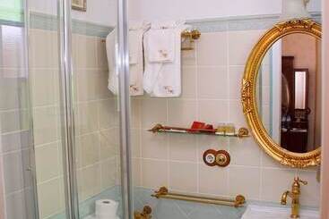 تختخواب و صبحانه Sitges Royal Rooms