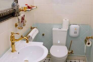 تختخواب و صبحانه Sitges Royal Rooms
