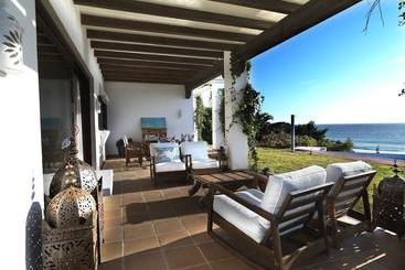 تختخواب و صبحانه Villa Biarritz