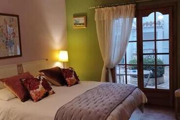 Casa Roble B&b