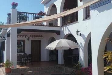 Casa Roble B&b