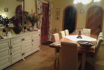 Casa Roble B&b