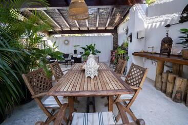 هتل Azalea Playa
