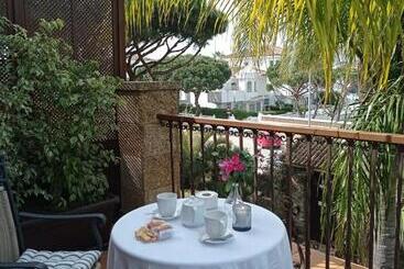 هتل Azalea Playa