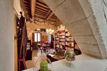 هتل Casa Ceremines