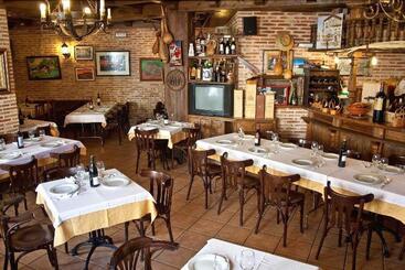 هتل Hostal La Maya