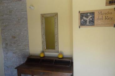 هتل Hostal Mesón Del Rey