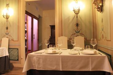 هتل Hostal Siglo Xix
