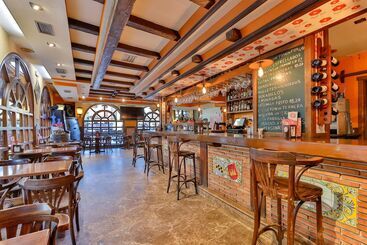 هتل Hostería El Bodegón De Gredos