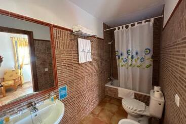 هتل Restaurante Los Caños De La Alcaiceria