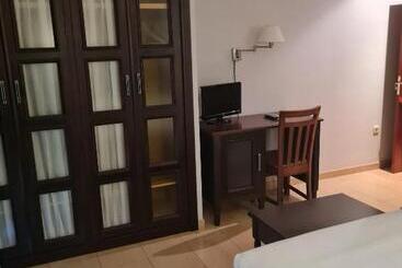 فندق Restaurante Ribera Del Chicu