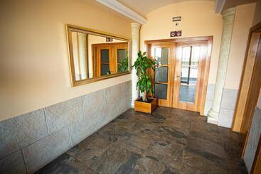 هتل Villa De Cárcar