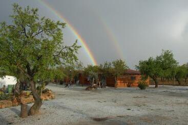 استراحتگاه Cabañas Cortijo El Helao
