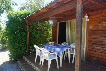 استراحتگاه Cabañas Cortijo El Helao