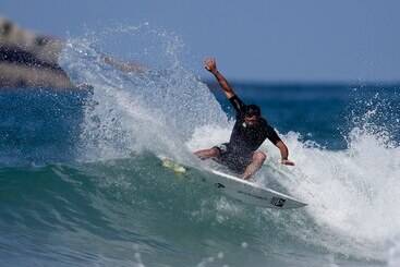 Surftolive House   Hostel