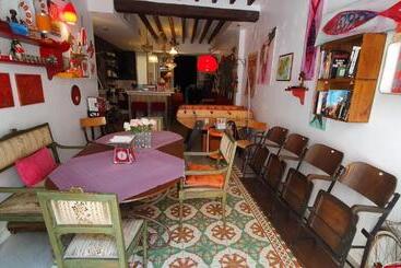 هاستل Barrio Boutik Hostal Long Stays