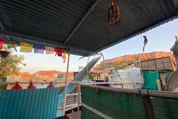 تختخواب و صبحانه Bob Hostel