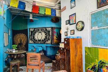 تختخواب و صبحانه Bob Hostel