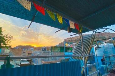 تختخواب و صبحانه Bob Hostel