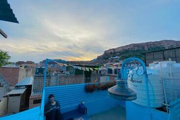 تختخواب و صبحانه Bob Hostel