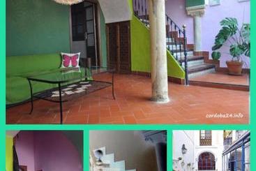 تختخواب و صبحانه El Sueño Hostel
