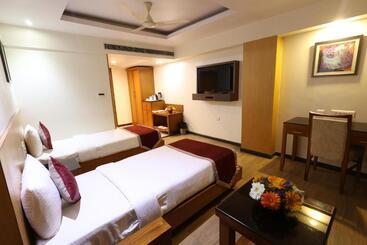 هتل Akash Inn