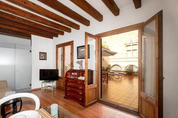 هتل Ramón Llull House
