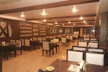 فندق Sarthak