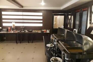 فندق Sarthak