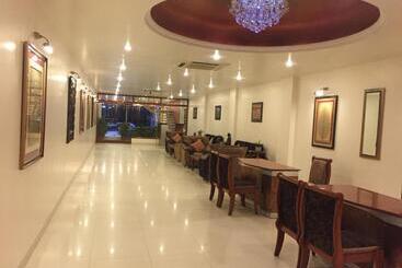 فندق Sarthak