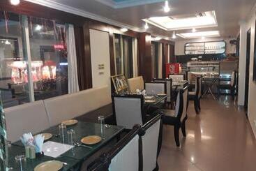 فندق Sarthak