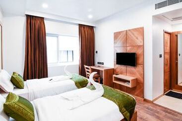 هتل Treebo Vinayak Inn