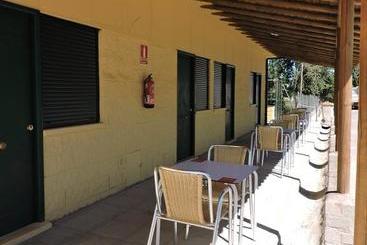مُتل Hostal   Bungalows Camping Cáceres
