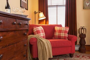 Lang House On Main Street Bed & Breakfast